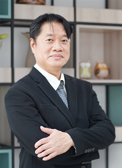 dr. Amin Tjubandi, ekspresi profesional ramah